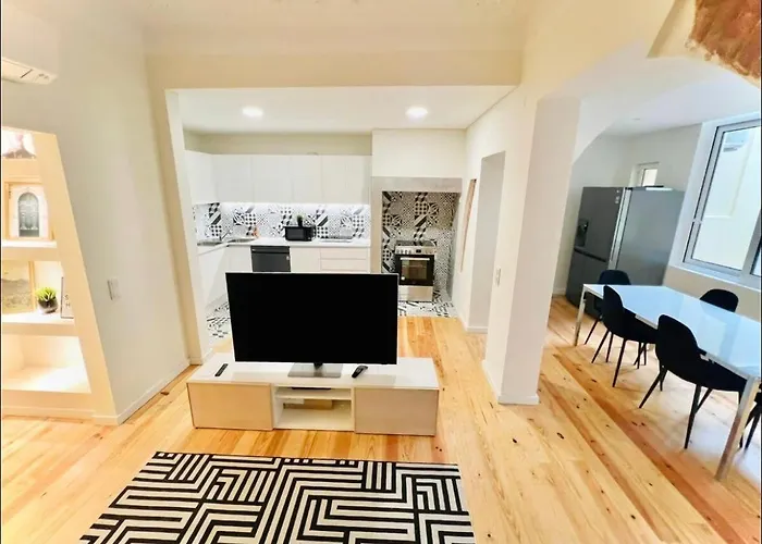 Center 3 Bedroom Flat Next To Avenida Liberdade Διαμέρισμα