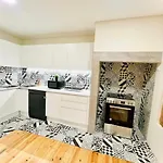 Center 3 Bedroom Flat Next To Avenida Liberdade * Lisboa