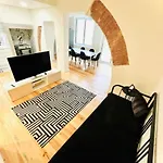 Center 3 Bedroom Flat Next To Avenida Liberdade * Lisboa