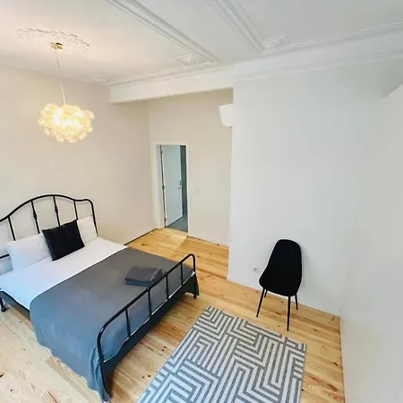 Center 3 Bedroom Flat Next To Avenida Liberdade Daire *