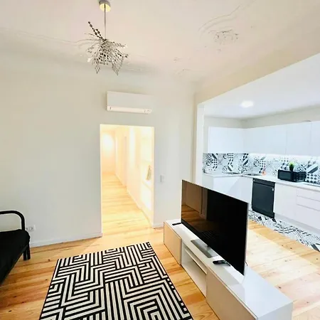 Center 3 Bedroom Flat Next To Avenida Liberdade Лиссабон